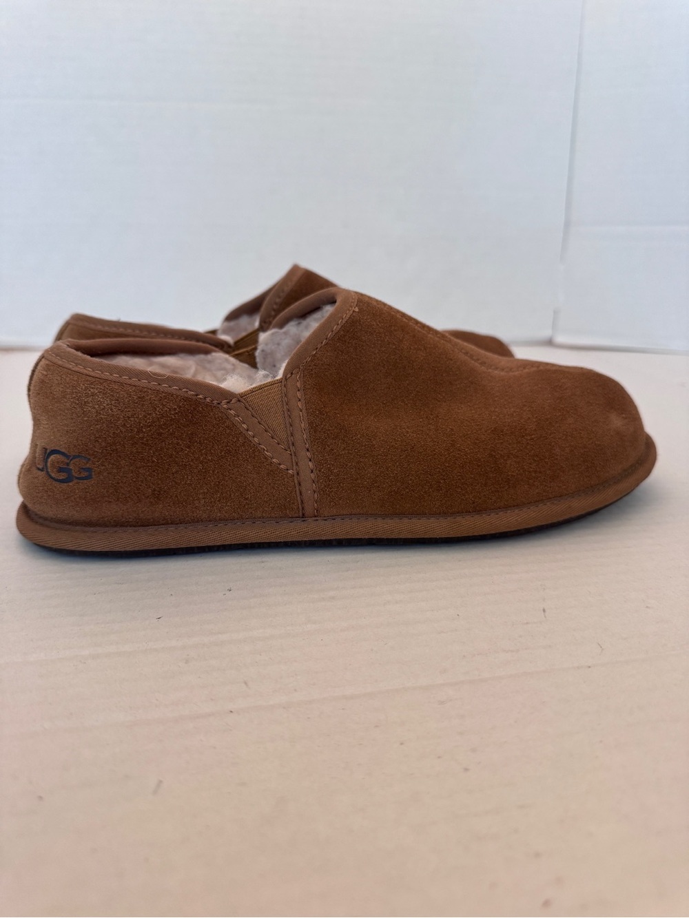 UGG Scuff Romeo ll Slippers Men’s Size 9 Chestnut Suede Leather Fur Lined Dad